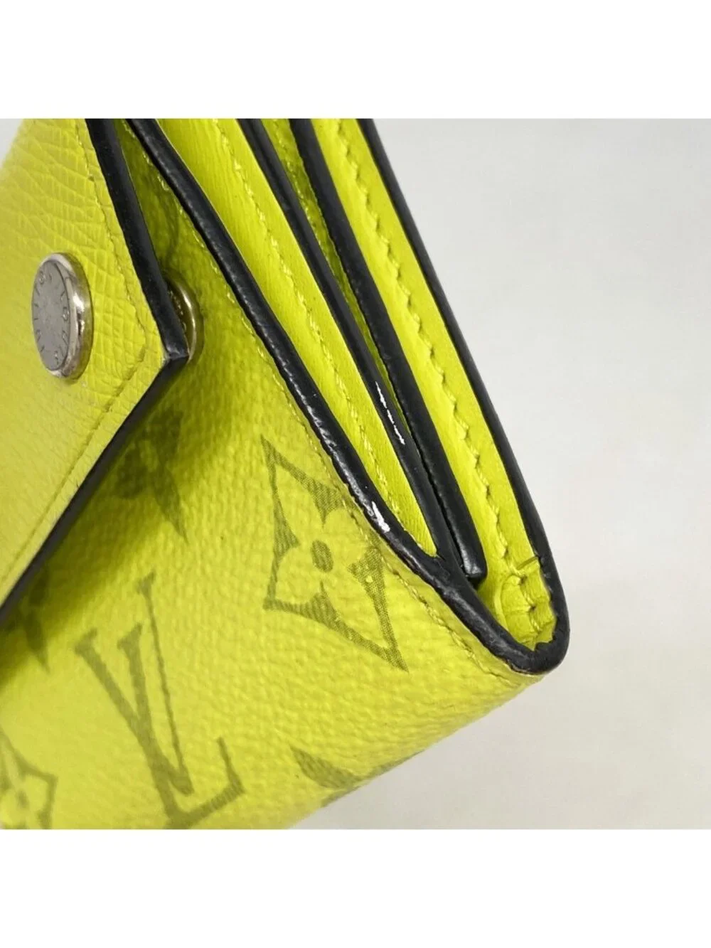 Louis Vuitton Trifold Wallet Taigarama Discovery Compact Jaune